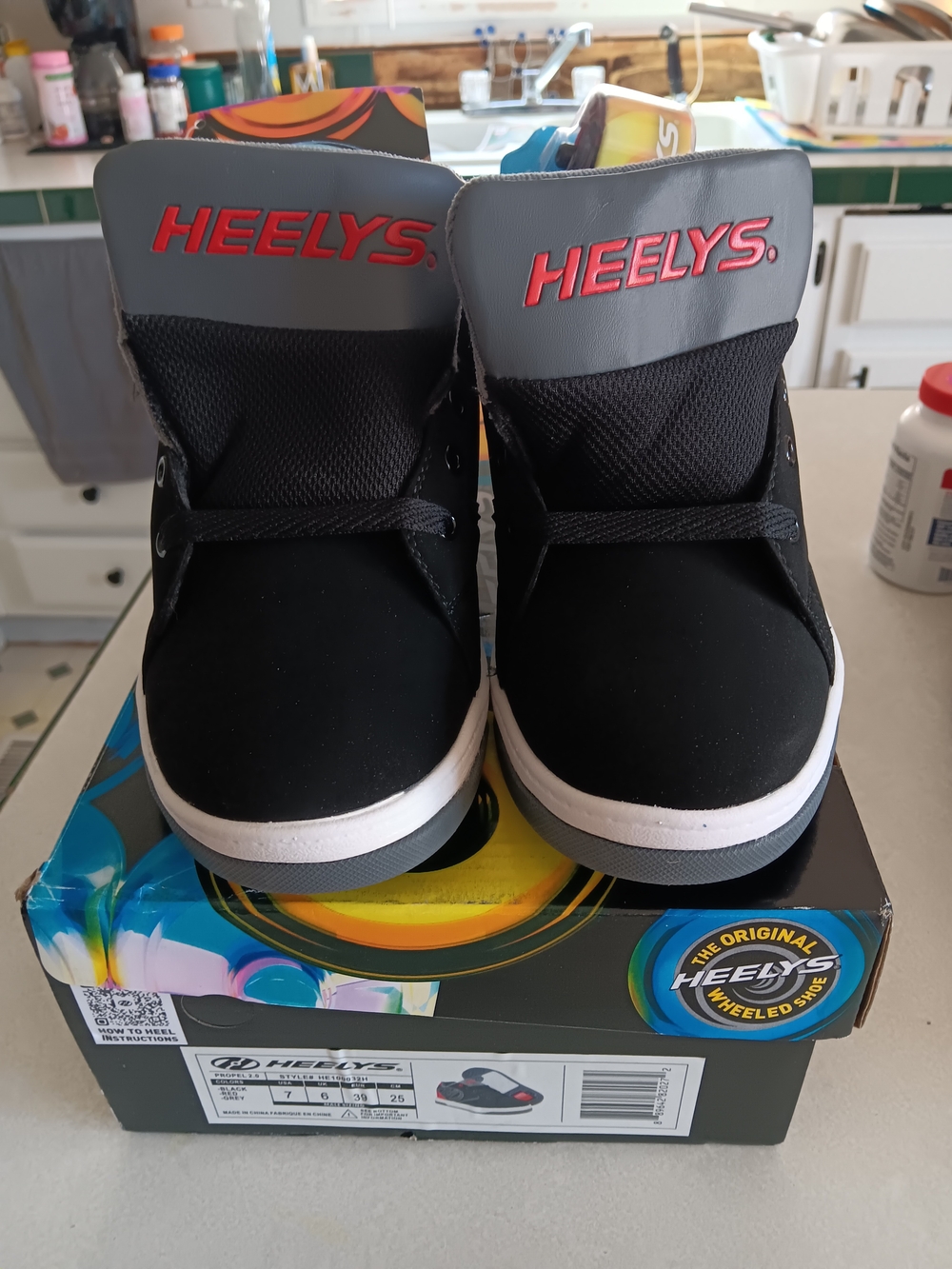 Heelys Boys  Black High-Top Skate Shoes with Red Logo Size 7